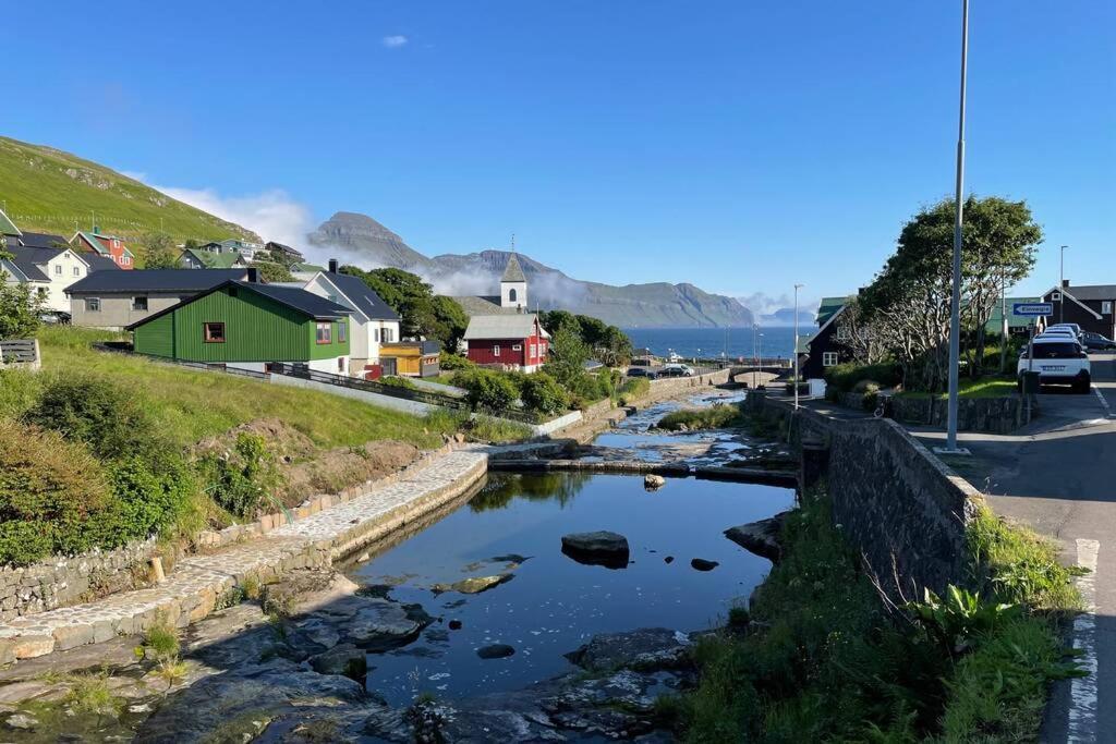 Charming And Authentic Heritage Retreat In Kvivik - Right Next To The River Buitenkant foto