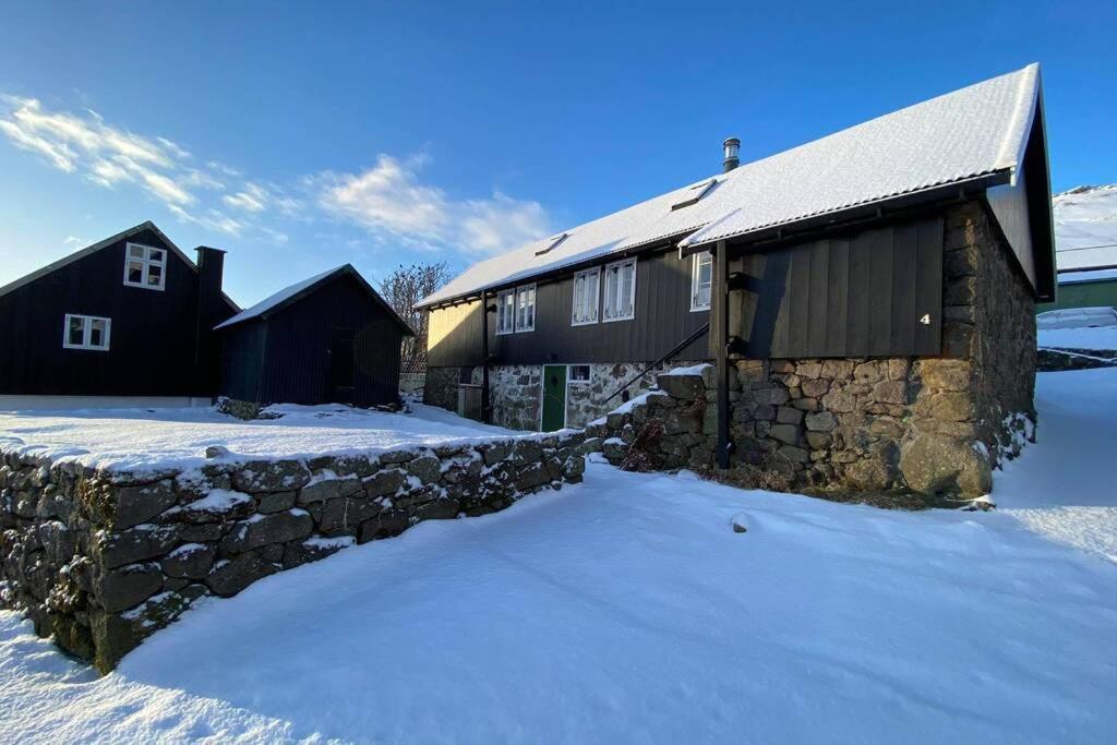 Charming And Authentic Heritage Retreat In Kvivik - Right Next To The River Buitenkant foto