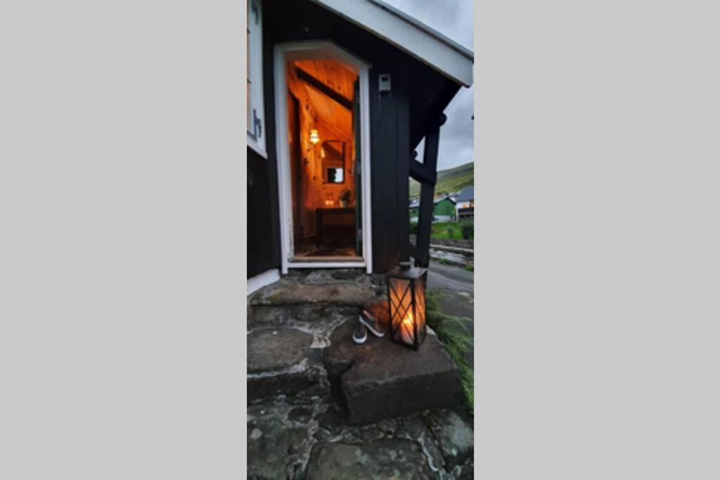 Charming And Authentic Heritage Retreat In Kvivik - Right Next To The River Buitenkant foto